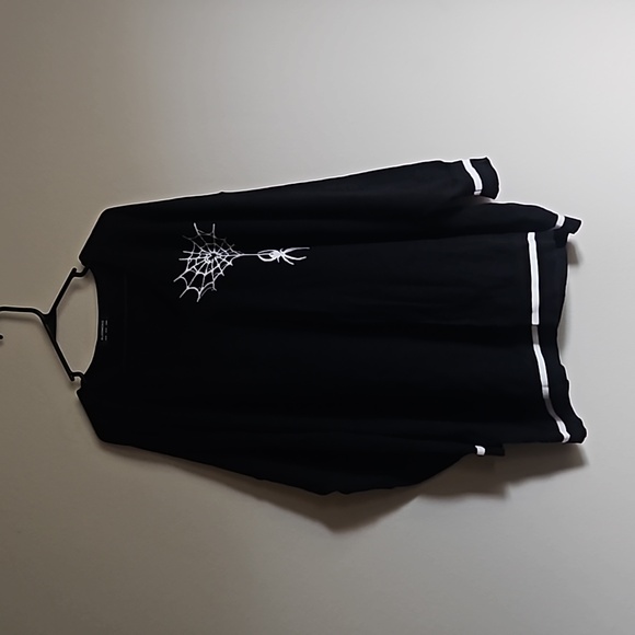 Bloomchic v-neck spider web sweater - Picture 7 of 9